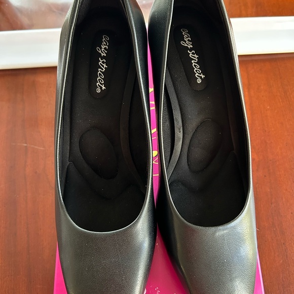 Easy Street Black Heels NIB size 9W - Picture 4 of 6